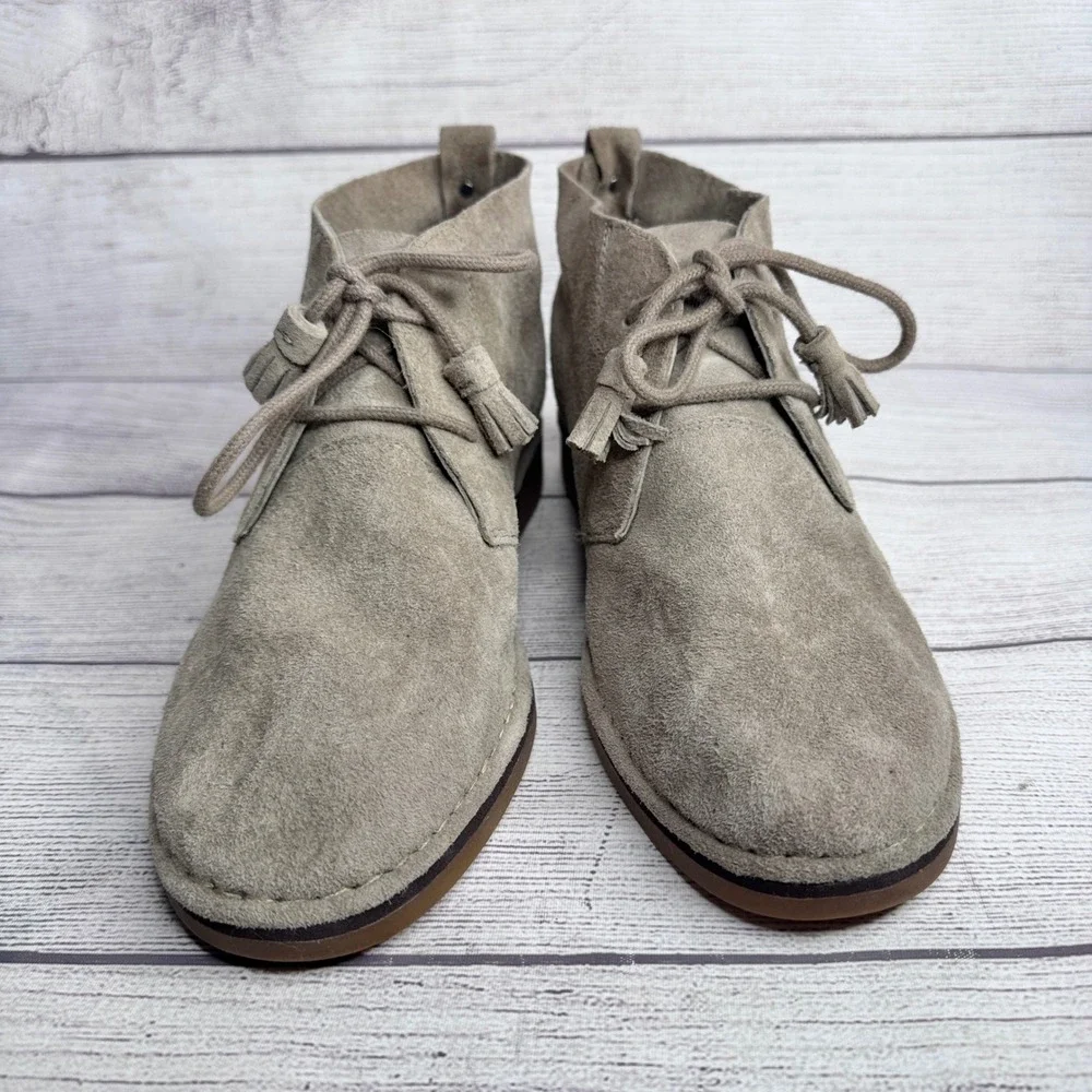 Hush Puppies Cyra Catelyn Suede Chukka Boots Taupe Grey Tassel Lace Up sz 9 FLAW